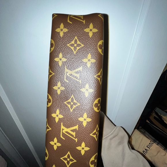 Louis Vuitton Pallas Chain Bag - Picture 9 of 10